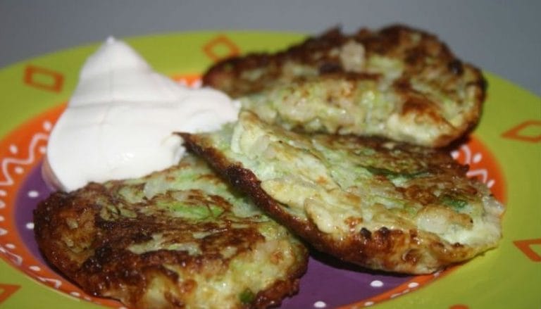Пышные оладьи из кабачков: 9 самых вкусных и простых рецептов