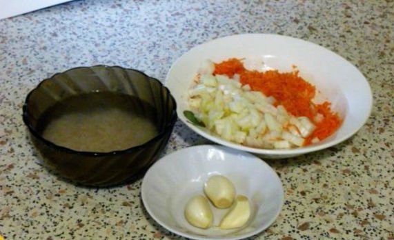 Тефтели с рисом и подливкой: 6 рецептов вкусного приготовления