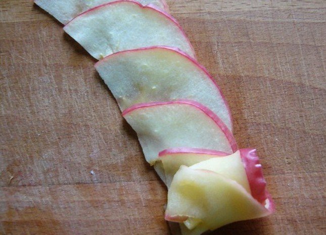 Шарлотка с яблоками: 10 простых рецептов пышного пирога в духовке