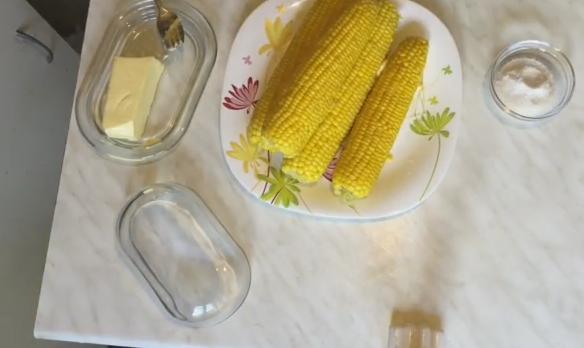 Как и сколько варить кукурузу в початках в кастрюле? Рецепты кукурузы, чтобы она получилась мягкой и сочной