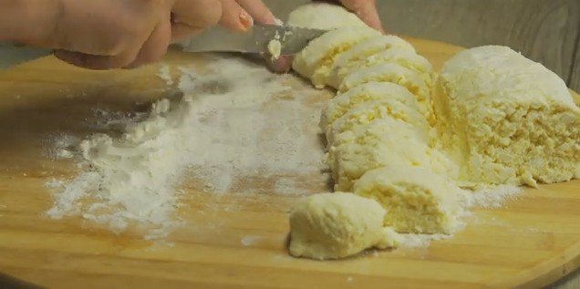 Сырники из творога — классический рецепт пышных сырников на сковороде